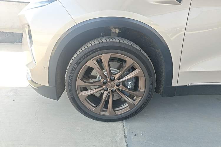 Used Nio ES8 2023 75 kWh Executive Edition Left Front Wheel Hub
