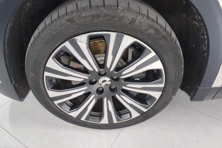 Used Nio ES8 2023 75 kWh Executive Edition Left Front Wheel Hub