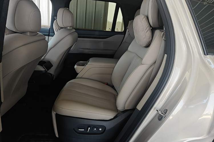 Used Nio ES8 2023 75 kWh Executive Edition Left Rear Seat