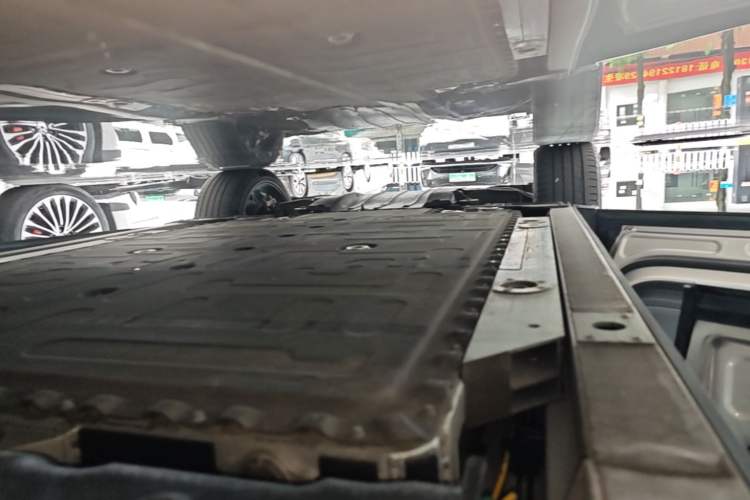 Used Nio ES8 2023 100kWh Signature Edition Left Side Sill
