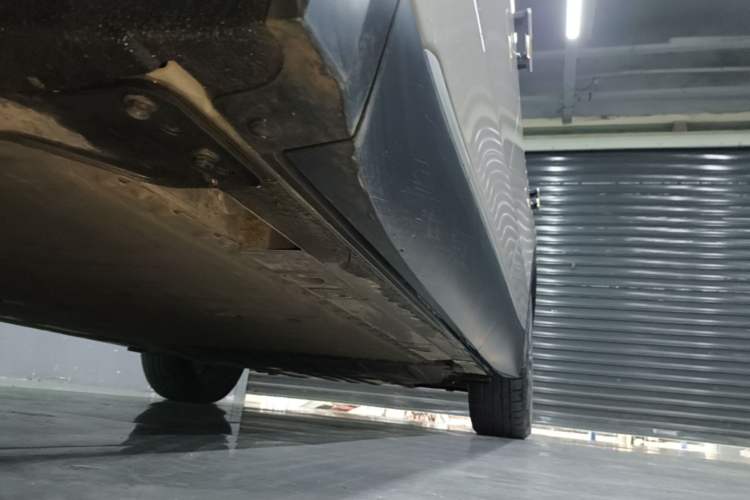 Used Nio ES8 2023 75 kWh Executive Edition Left Side Sill