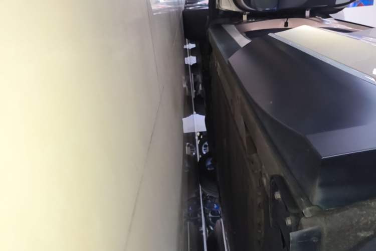 Used Nio ES8 2023 100kWh Signature Edition Left Side Sill