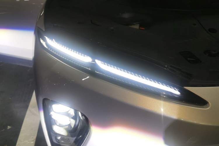 Used Nio ES8 2023 100kWh Signature Edition Right Front Headlight
