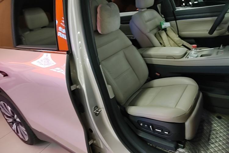 Used Nio ES8 2023 75 kWh Right Front Seat