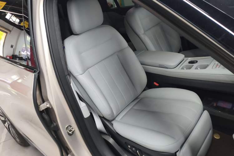 Used Nio ES8 2023 75 kWh Executive Edition Right Front Seat