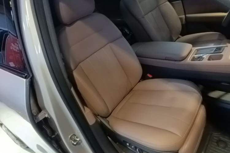 Used Nio ES8 2023 75 kWh Right Front Seat