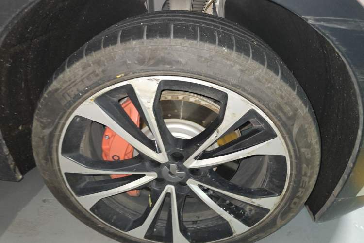 Used Nio ES8 2023 100kWh Signature Edition Right Front Wheel Hub