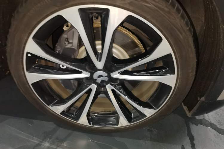 Used Nio ES8 2023 100kWh Signature Edition Right Front Wheel Hub