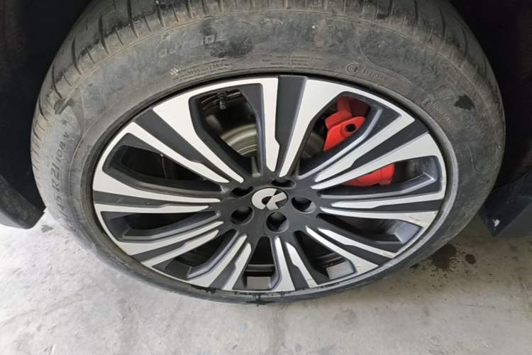 Used Nio ES8 2023 75 kWh Executive Edition Right Rear Wheel Hub