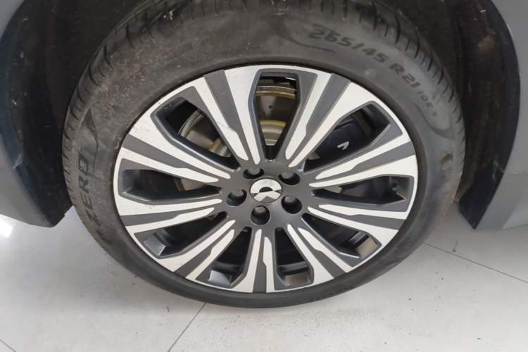 Used Nio ES8 2023 75 kWh Executive Edition Right Rear Wheel Hub
