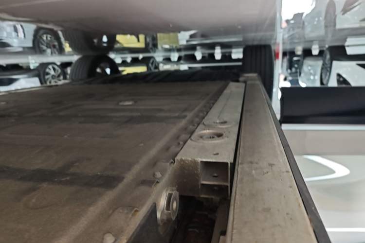 Used Nio ES8 2023 100kWh Signature Edition Right Side Sill
