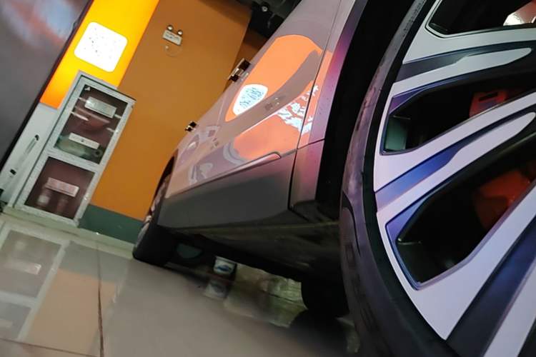 Used Nio ES8 2023 75 kWh Right Side Sill