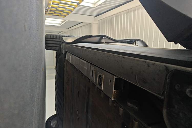 Used Nio ES8 2023 75 kWh Executive Edition Right Side Sill