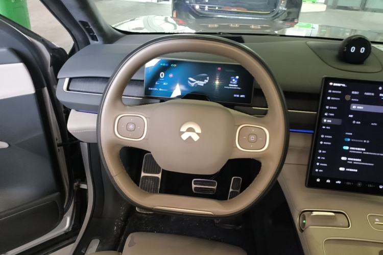 Used Nio ES8 2023 75 kWh Executive Edition Steering Wheel