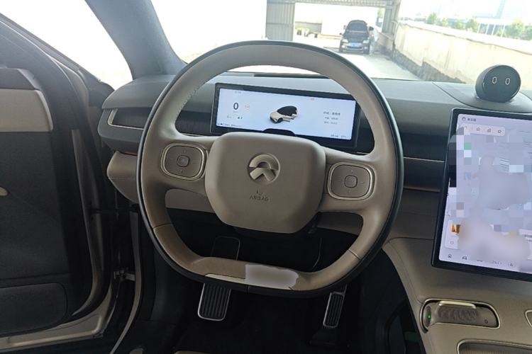 Used Nio ES8 2023 75 kWh Executive Edition Steering Wheel