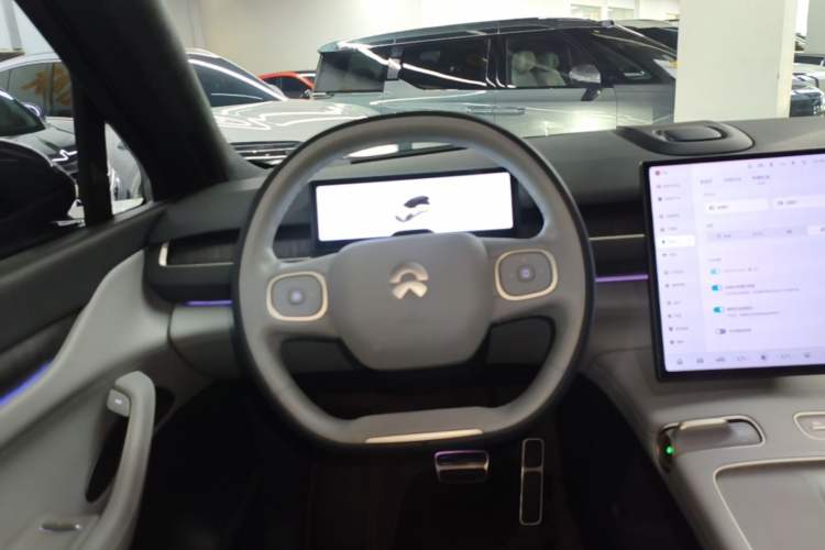Used Nio ES8 2023 75 kWh Executive Edition Steering Wheel