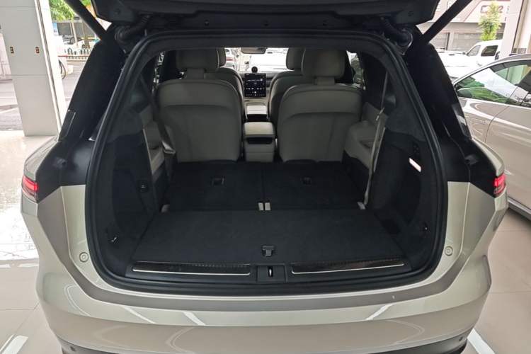 Used Nio ES8 2023 100kWh Signature Edition Trunk