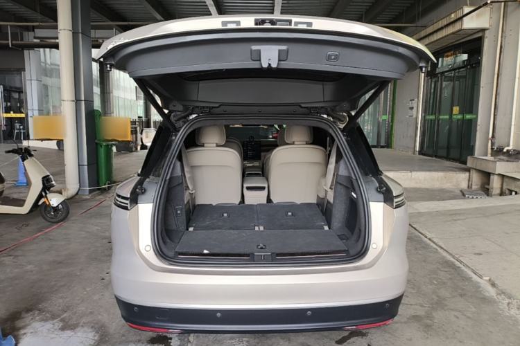 Used Nio ES8 2023 75 kWh Executive Edition Trunk
