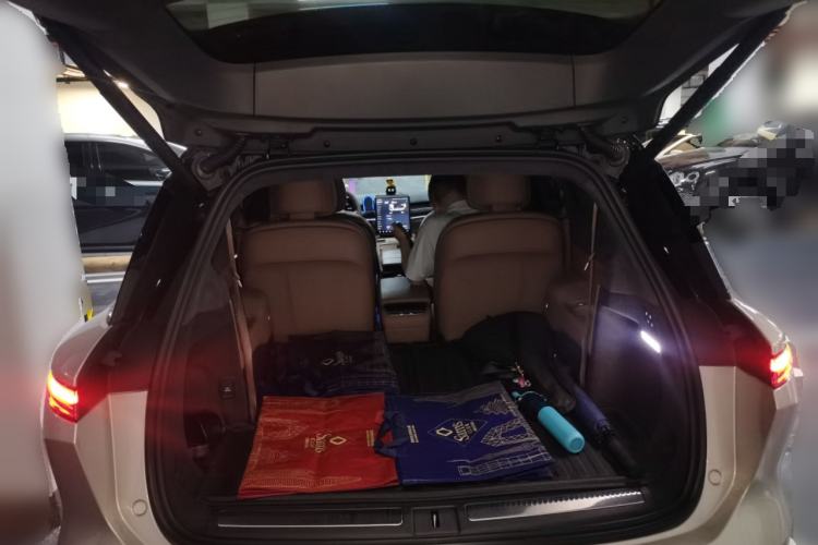 Used Nio ES8 2023 100kWh Signature Edition Trunk