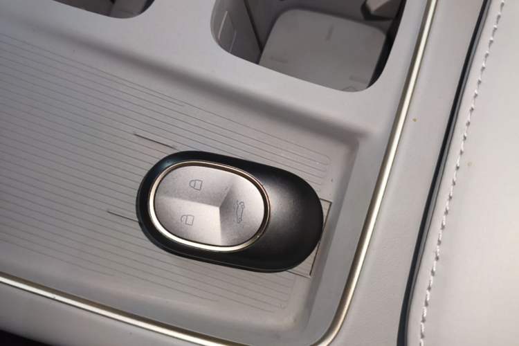 Used Nio ES8 2023 75 kWh Executive Edition Vehicle Key
