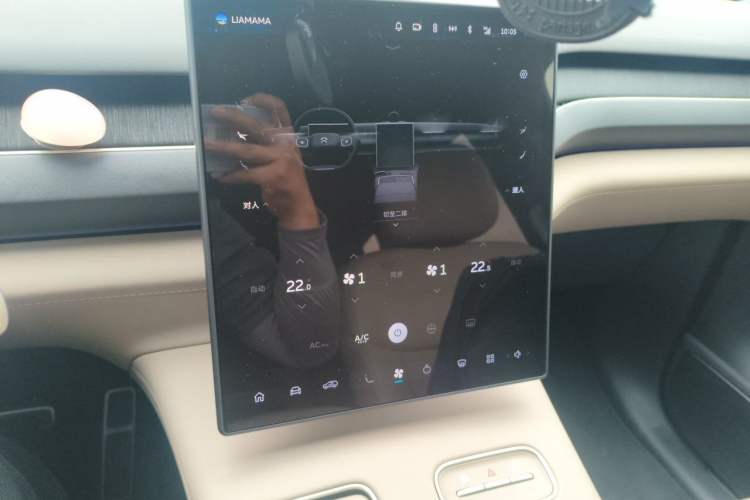 Used Nio ES8 2023 75 kWh Executive Edition Audio And AC Panel