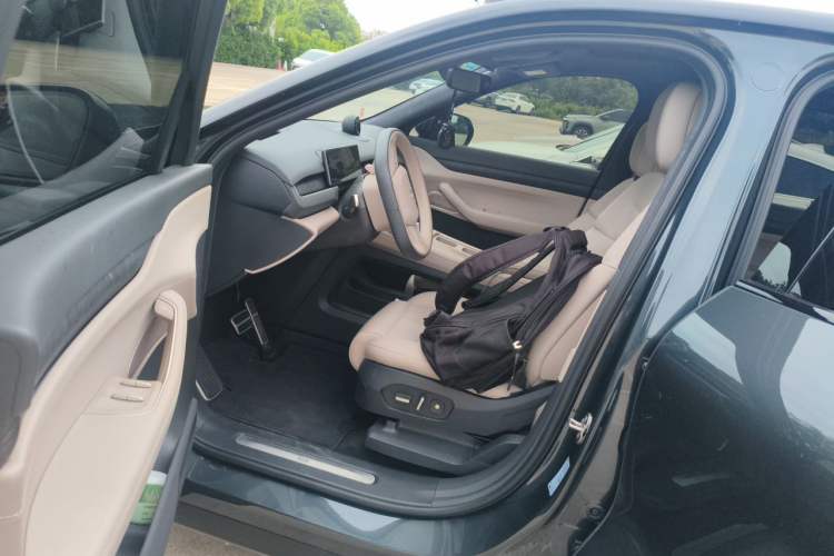 Used Nio ES8 2023 75 kWh Executive Edition Driver Seat