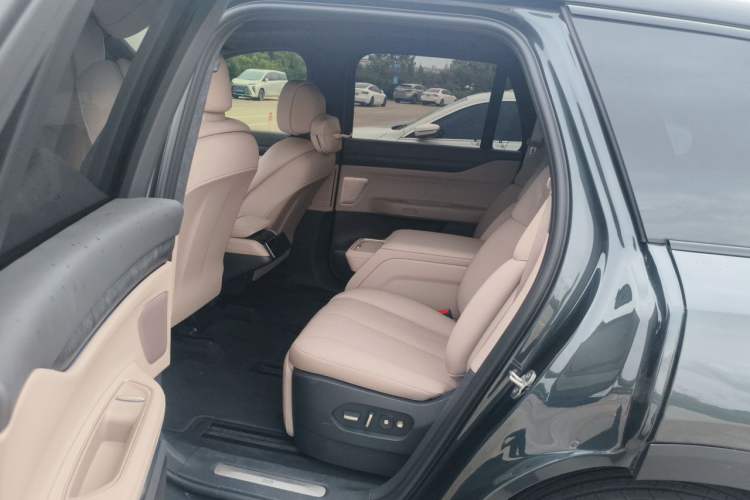 Used Nio ES8 2023 75 kWh Executive Edition Left Rear Seat