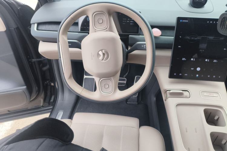 Used Nio ES8 2023 75 kWh Executive Edition Steering Wheel