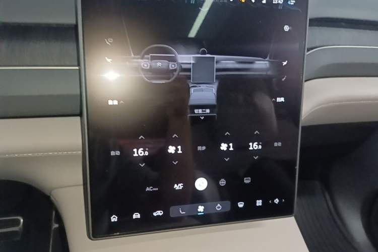 Used Nio ES8 2023 75 kWh Executive Edition Audio And AC Panel