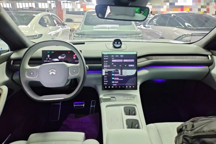 Used Nio ES8 2023 75 kWh Center Console