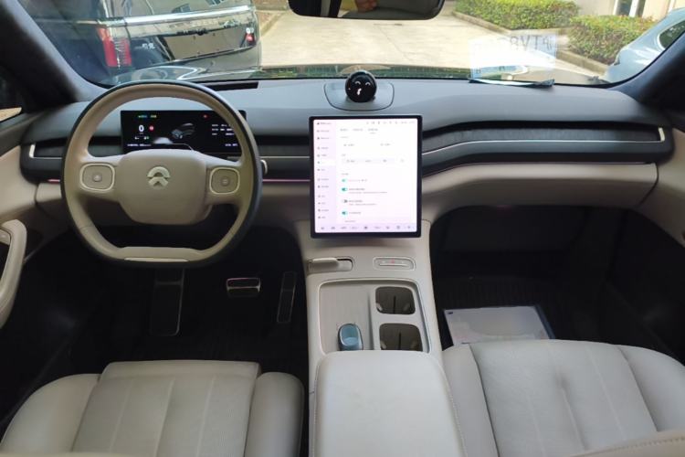 Used Nio ES8 2023 100kWh Signature Edition Center Console