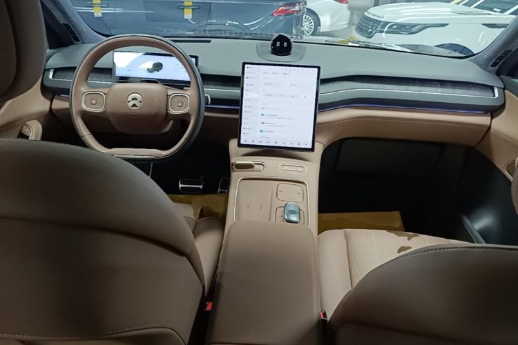 Used Nio ES8 2023 100kWh Signature Edition Center Console