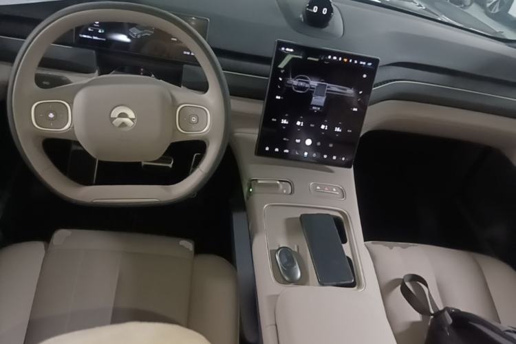 Used Nio ES8 2023 75 kWh Executive Edition Center Console