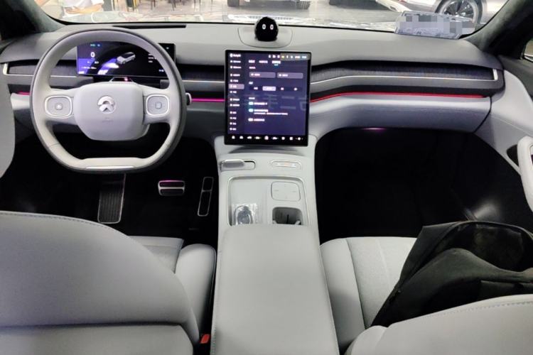 Used Nio ES8 2023 75 kWh Center Console