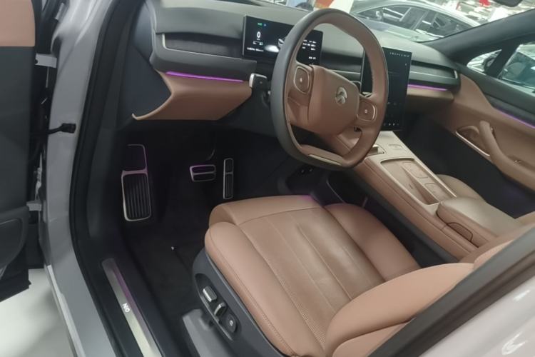Used Nio ES8 2023 75 kWh Center Console