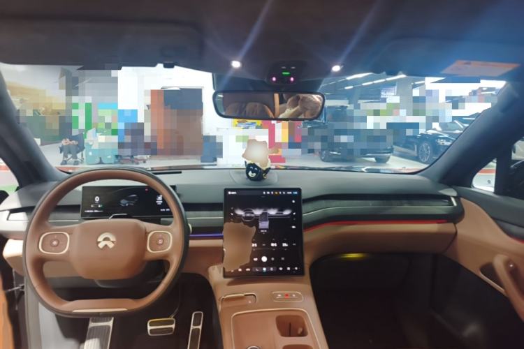 Used Nio ES8 2023 75 kWh Center Console