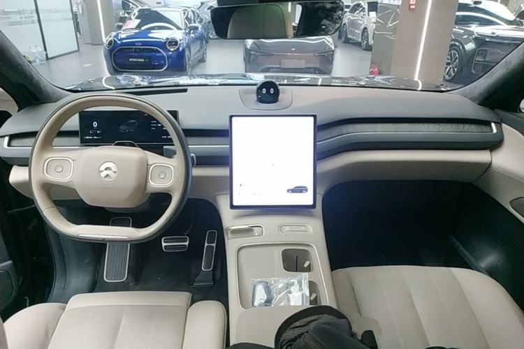 Used Nio ES8 2023 75 kWh Center Console