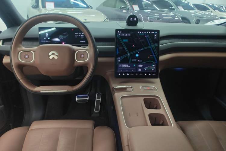 Used Nio ES8 2023 75 kWh Executive Edition Center Console