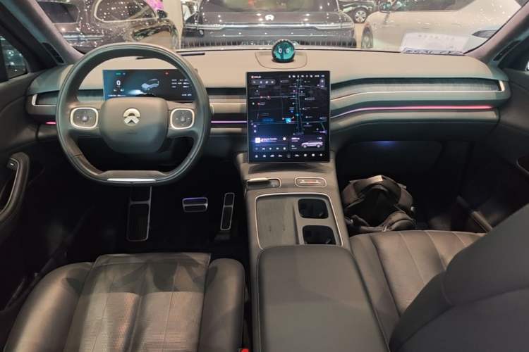 Used Nio ES8 2023 100kWh Signature Edition Center Console