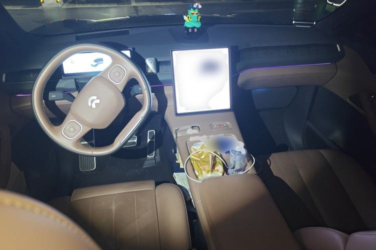 Used Nio ES8 2023 75 kWh Center Console
