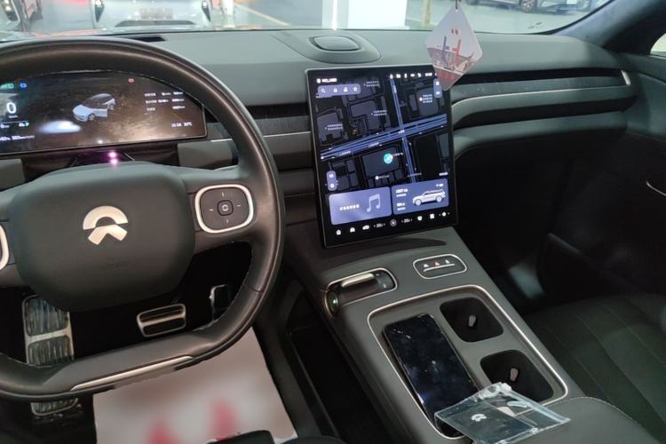 Used Nio ES8 2023 75 kWh Center Console