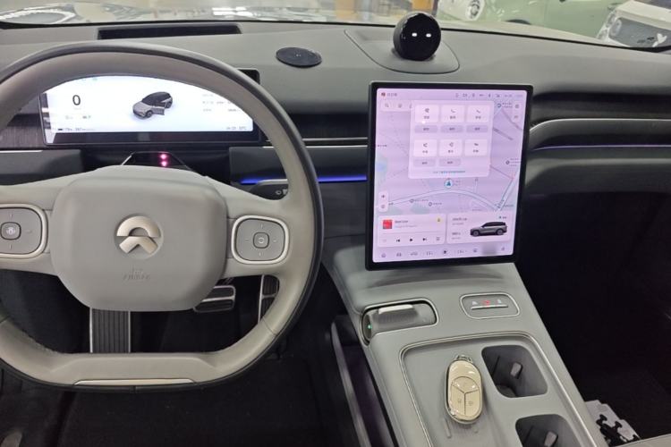 Used Nio ES8 2023 75 kWh Center Console