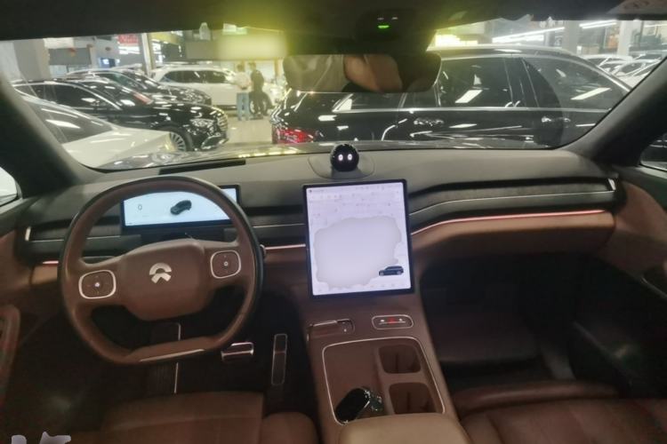 Used Nio ES8 2023 75 kWh Center Console