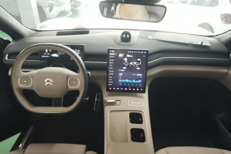 Used Nio ES8 2023 75 kWh Executive Edition Center Console