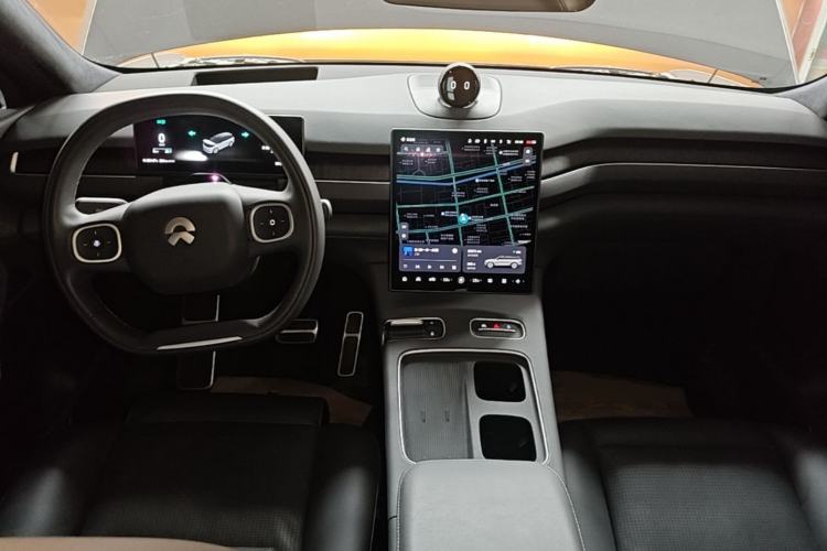 Used Nio ES8 2023 75 kWh Center Console