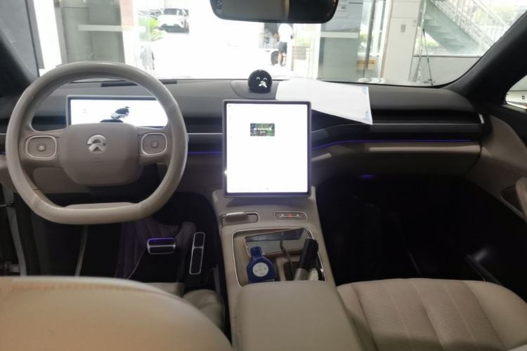 Used Nio ES8 2023 100kWh Center Console