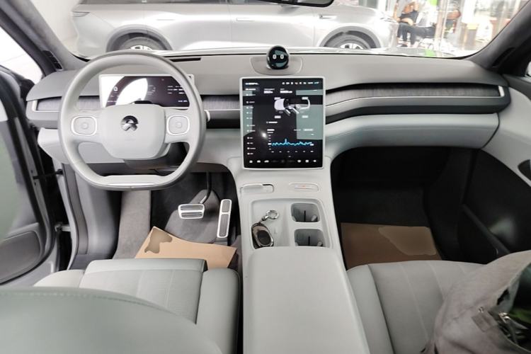 Used Nio ES8 2023 75 kWh Center Console