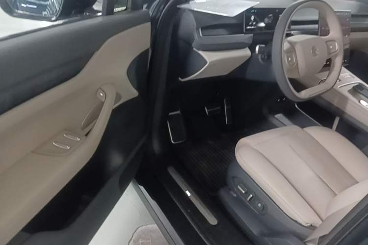 Used Nio ES8 2023 75 kWh Executive Edition Driver Seat