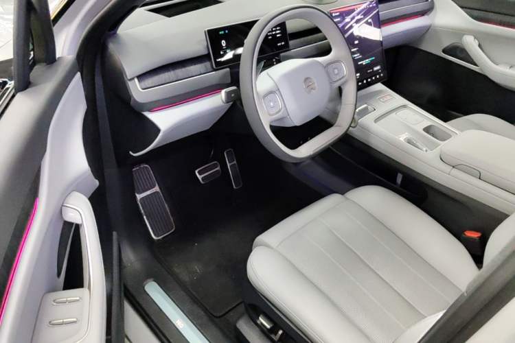 Used Nio ES8 2023 75 kWh Driver Seat