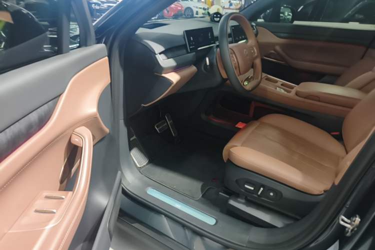 Used Nio ES8 2023 75 kWh Driver Seat